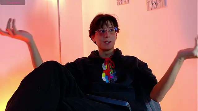 lui x dust online show from March 13, 4:39 am