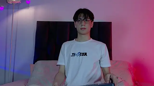 lui x dust online show from May 8, 3:32 am