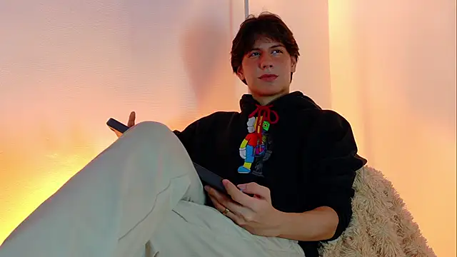 lui x dust online show from March 10, 4:27 am