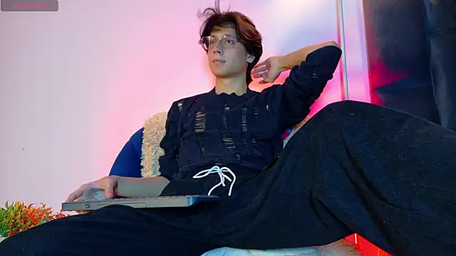 lui x dust online show from April 14, 3:33 am