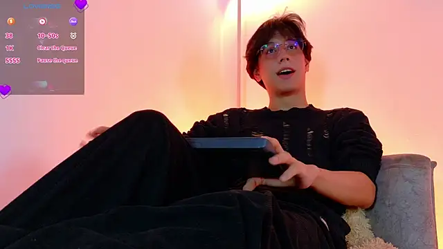 lui x dust online show from March 29, 3:19 am