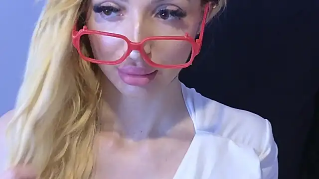 KarmaArms online show from March 19, 8:20 pm