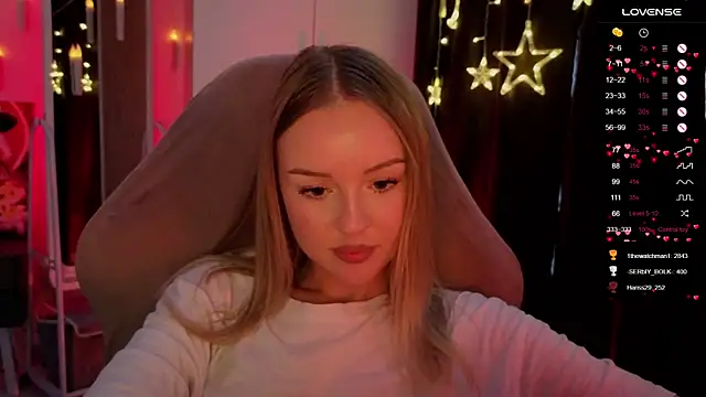 Snapshot of Nestyzz chatting on February 20, 7:21 am Nestyzz online show from February 20, 7:21 am