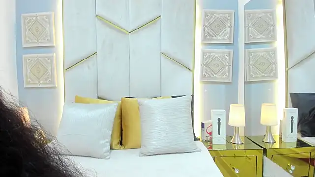 Snapshot of KarinaaCoxx chatting on April 30, 12:23 pm KarinaaCoxx online show from April 30, 12:23 pm