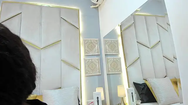 Snapshot of KarinaaCoxx chatting on April 22, 12:34 pm KarinaaCoxx online show from April 22, 12:34 pm