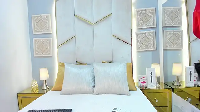 KarinaaCoxx online show from April 4, 12:34 pm