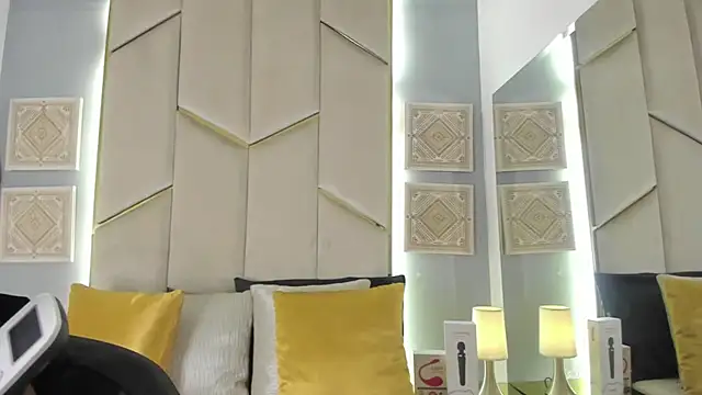 Snapshot of KarinaaCoxx chatting on May 6, 12:53 pm KarinaaCoxx online show from May 6, 12:53 pm