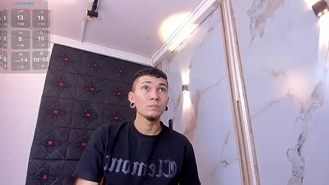 Logan and Reachel online show from March 23, 7:36 pm