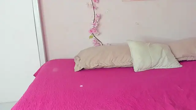 lilirousee online show from April 19, 2:01 am