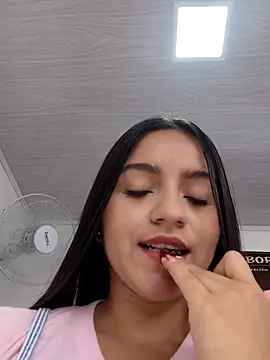 DulceCaroX online show from June 16, 1:33 pm