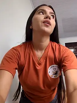DulceCaroX online show from June 10, 1:01 pm