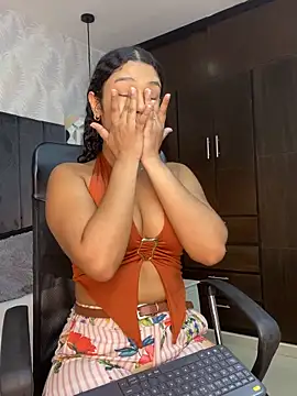 Miaafoxx   online show from March 25, 7:35 pm