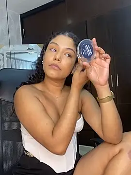 Miaafoxx   online show from March 14, 7:42 pm