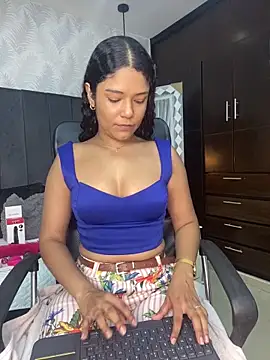 Miaafoxx   online show from March 12, 7:29 pm