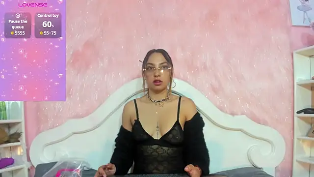 love velvet  online show from March 5, 3:14 am