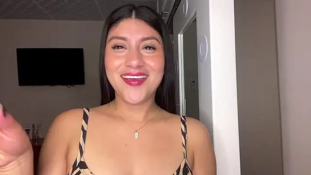 latinasoftie online show from July 16, 3:25 am