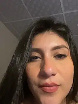 latinasoftie online show from June 26, 4:07 am