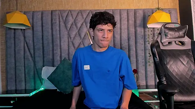 LeoFeniix online show from February 25, 3:40 am