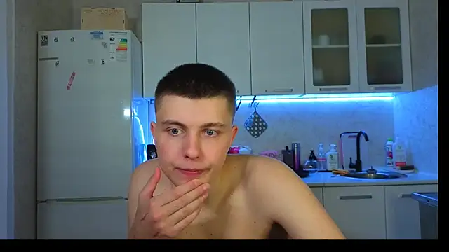 Snapshot of Keviin777 chatting on February 24, 8:10 pm Keviin777 online show from February 24, 8:10 pm