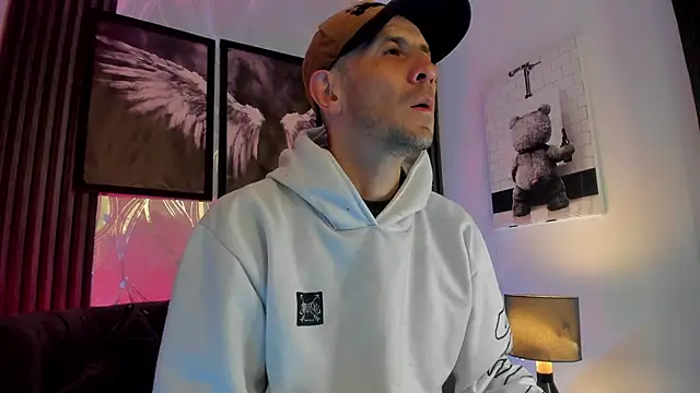 Milanwhite  online show from February 25, 11:32 am