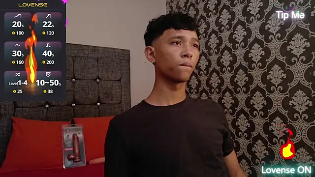 Little Twink19x online show from May 28, 7:31 pm