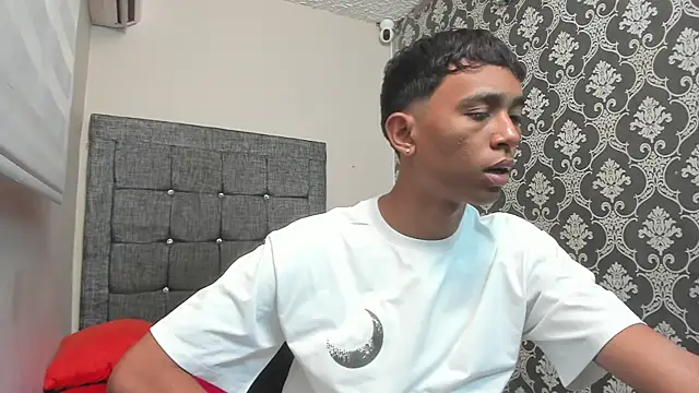 Little Twink19x online show from March 6, 7:31 pm