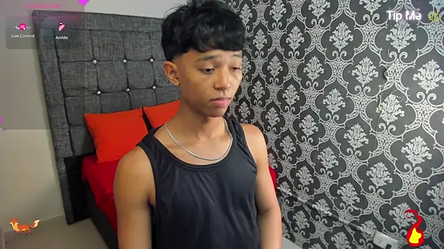 Snapshot of Little_Twink19x chatting on July 4, 7:40 pm Little Twink19x online show from July 4, 7:40 pm