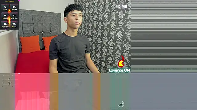 Snapshot of Little_Twink19x chatting on June 10, 7:48 pm Little Twink19x online show from June 10, 7:48 pm