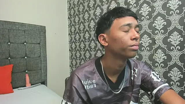 Little Twink19x online show from March 12, 7:18 pm