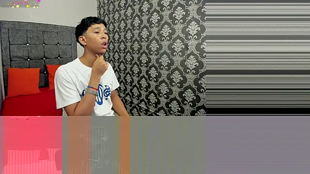 Snapshot of Little_Twink19x chatting on June 24, 7:33 pm Little Twink19x online show from June 24, 7:33 pm