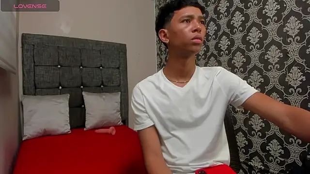 Little Twink19x online show from May 2, 7:52 pm