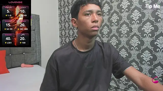 Little Twink19x online show from March 31, 7:05 pm