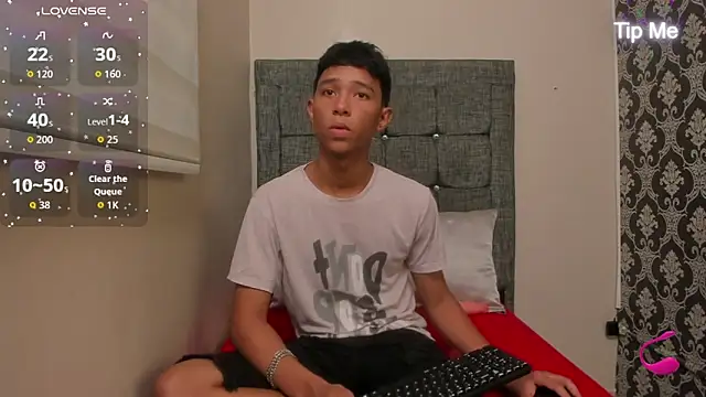 Little Twink19x online show from May 5, 7:17 pm