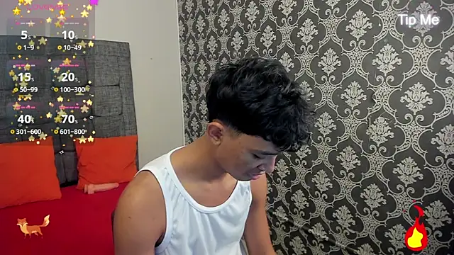 Snapshot of Little_Twink19x chatting on June 22, 7:55 pm Little Twink19x online show from June 22, 7:55 pm