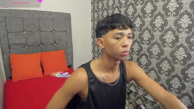 Snapshot of Little_Twink19x chatting on June 18, 7:41 pm Little Twink19x online show from June 18, 7:41 pm