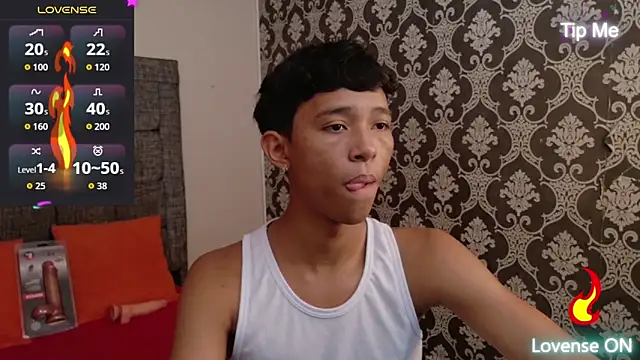 Little Twink19x online show from May 25, 7:45 pm