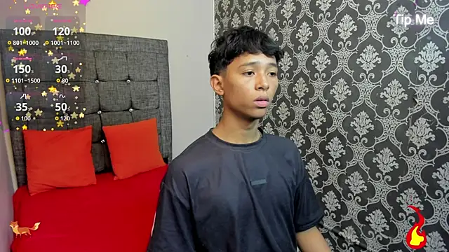 Snapshot of Little_Twink19x chatting on June 27, 7:53 pm Little Twink19x online show from June 27, 7:53 pm