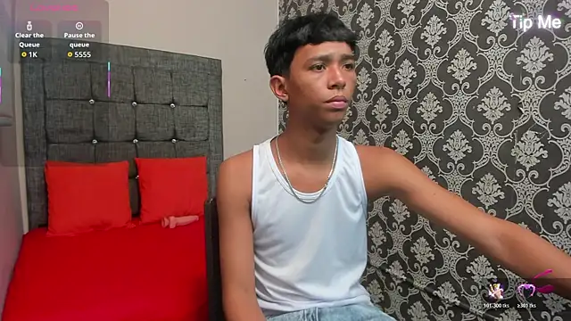 Little Twink19x online show from April 23, 7:26 pm