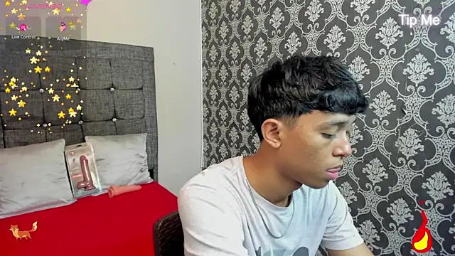 Snapshot of Little_Twink19x chatting on June 29, 7:24 pm Little Twink19x online show from June 29, 7:24 pm
