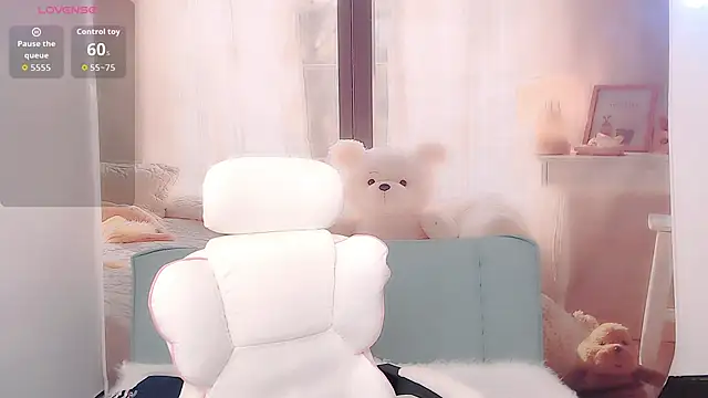 Snapshot of Luckmia333 chatting on February 23, 4:58 am Luckmia333 online show from February 23, 4:58 am