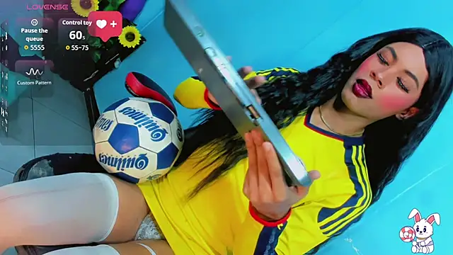 Snapshot of Alondra_Wile chatting on July 7, 7:39 pm Alondra Wile online show from July 7, 7:39 pm