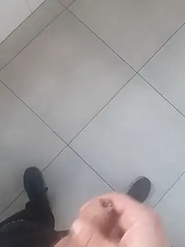 Snapshot of matibam92 chatting on February 25, 1:44 pm matibam92 online show from February 25, 1:44 pm