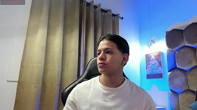 Snapshot of TonyPetrovjs chatting on July 17, 5:26 am TonyPetrovjs online show from July 17, 5:26 am