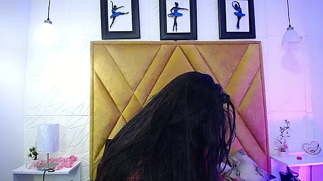 Snapshot of Sophie_Galli chatting on February 28, 11:21 am Sophie Galli online show from February 28, 11:21 am