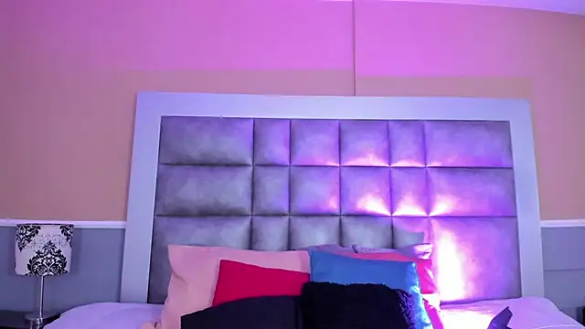 LunaDamasco online show from March 28, 8:10 pm