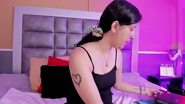 LunaDamasco online show from March 18, 7:37 pm