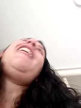 LunaDamasco online show from April 8, 6:53 pm