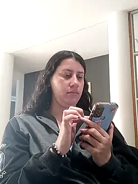 LunaDamasco online show from April 7, 7:04 pm