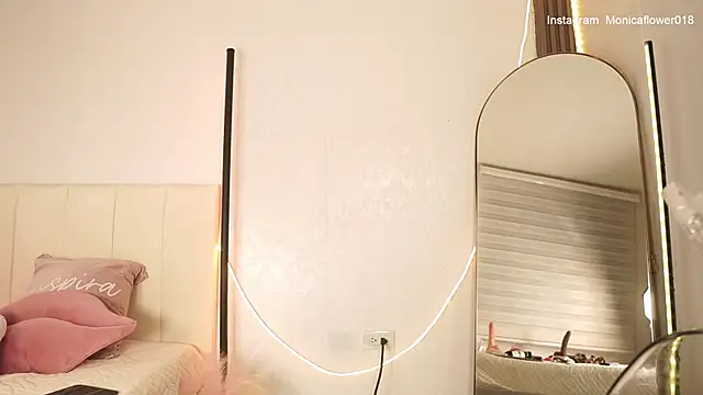 Snapshot of monicaflowerr chatting on February 23, 7:14 pm monicaflowerr online show from February 23, 7:14 pm