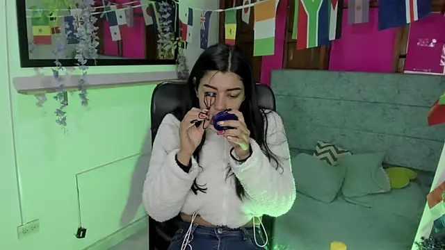 Snapshot of Aysha_winxs chatting on June 25, 3:26 am Aysha winxs online show from June 25, 3:26 am